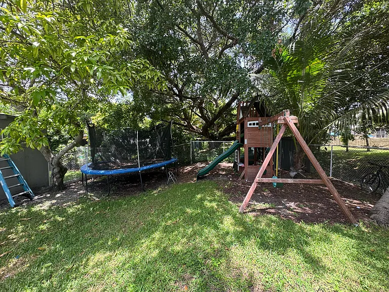8651 NW 21st Ct — Photo 7