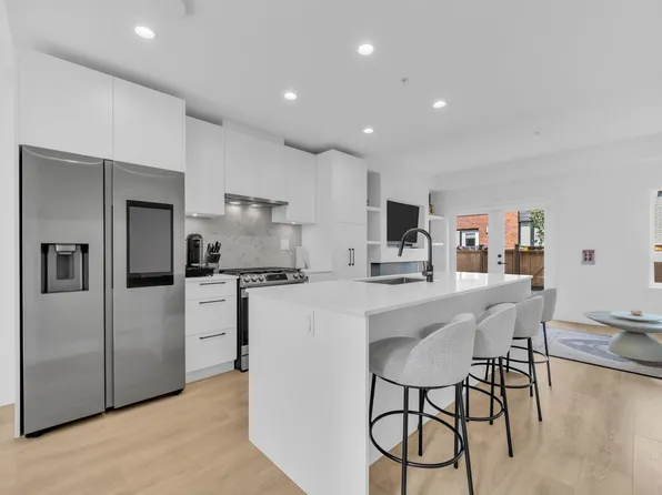 535 E 2nd St #137, North Vancouver, BC V7L 1C8