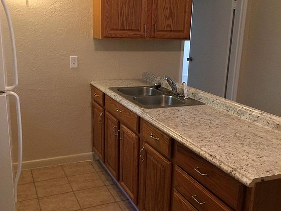 5th image of 5725 Banyan Dr