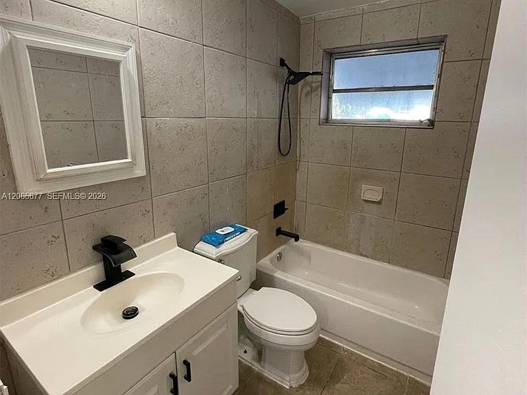 120 NE 185th Ter — Photo 3