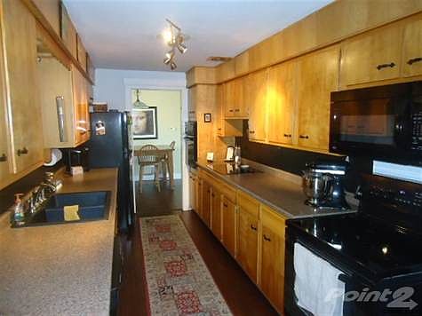 5th image of 429 Fremont Ave