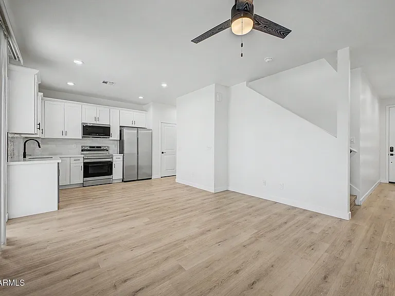 141 W Latona Rd — Photo 15