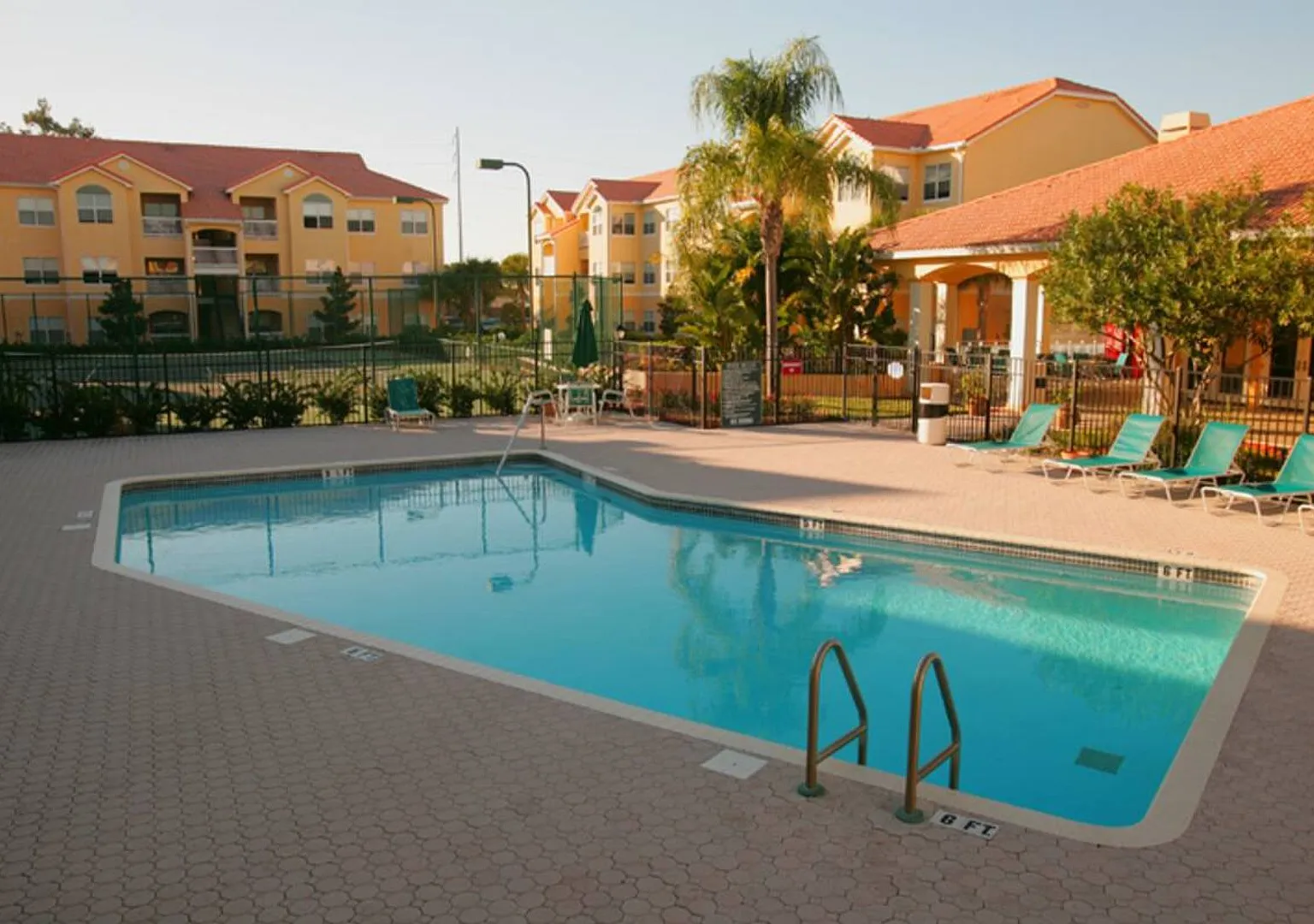 Amazing Furnished or Unfurnished 2-Bedroom Condo in Seminole less than 2 miles from the Beach! — Photo 3