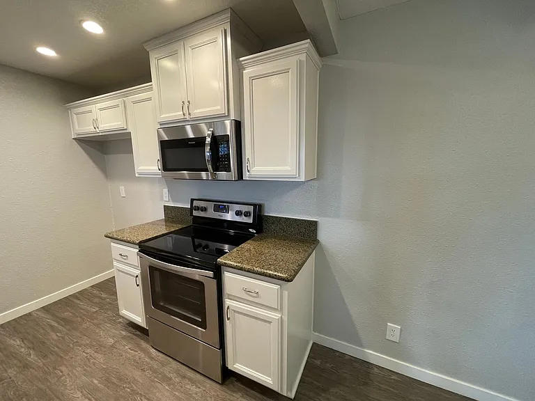 Park Plaza Apartments — Photo 125