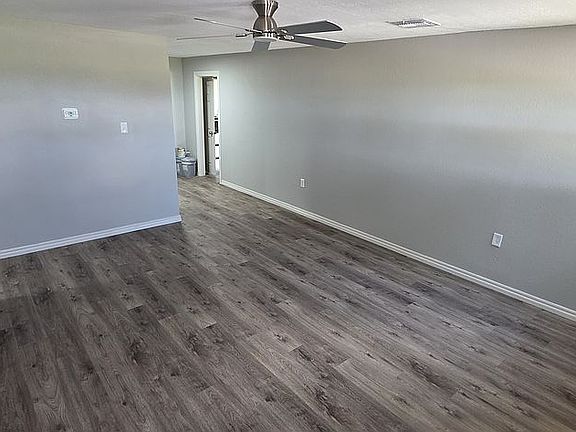 4th image of 723 SW 45th St