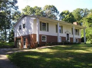 5810 Remington Dr, Winston Salem, NC 27104