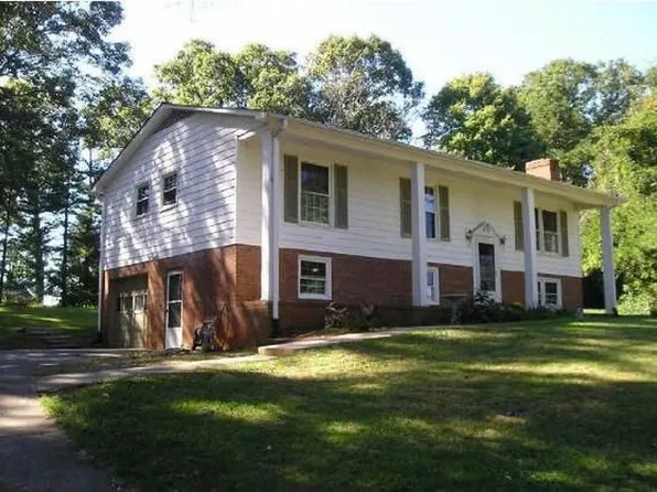 5810 Remington Dr, Winston Salem, NC 27104