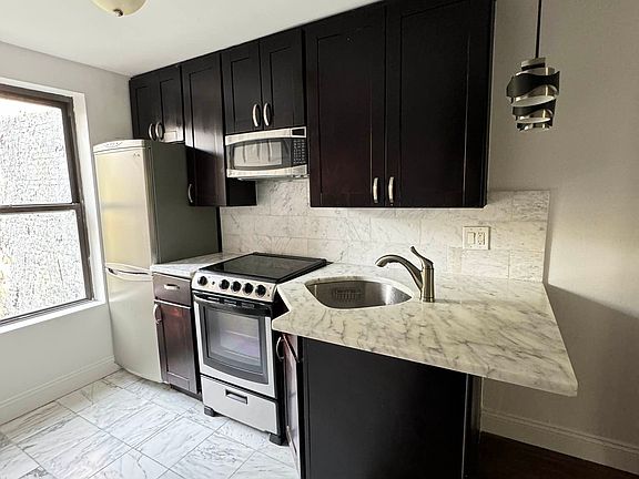 4th image of 118 Saint Marks Pl APT 5W