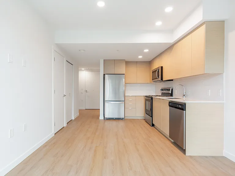 3655 Victoria Dr — Photo 32