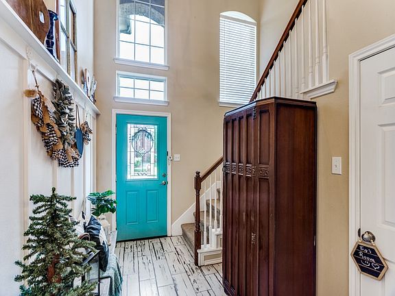 3rd image of 6811 Shore Breeze Ct