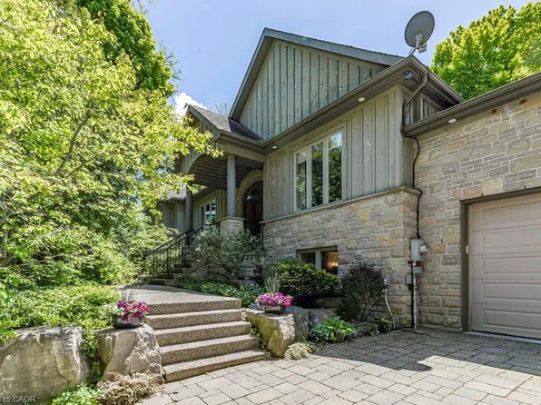 32 Brookside Ave, Ancaster, ON L9G 2X5