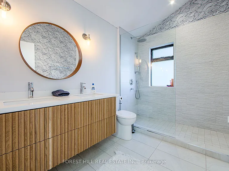 257 Manor Rd E — Photo 36