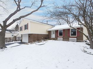 776 Ravenswood Ct, Lake Zurich, IL 60047