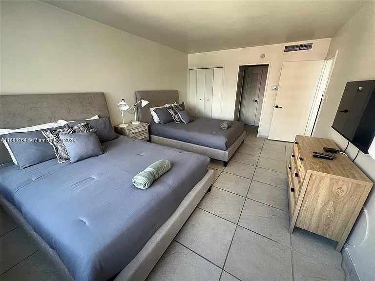 5161 Collins Ave #1211 — Photo 15