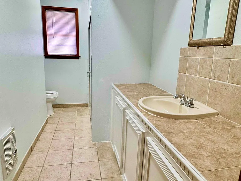 1701 Gillette St — Photo 16