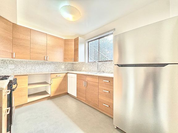 4th image of 357 S Elm Dr APT 3