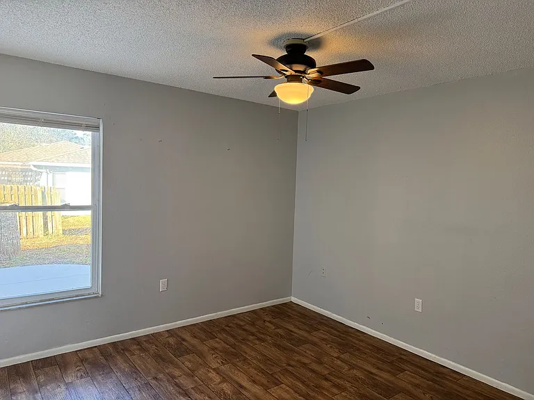 144 Christie Ave — Photo 10