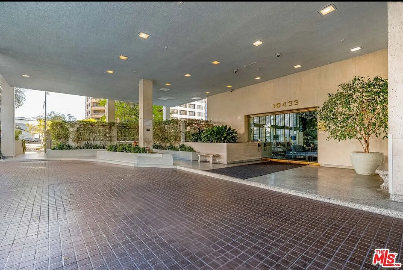 10433 Wilshire Blvd — Photo 2