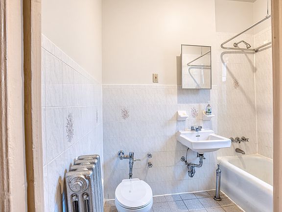 5th image of 250 Maple St APT 5D
