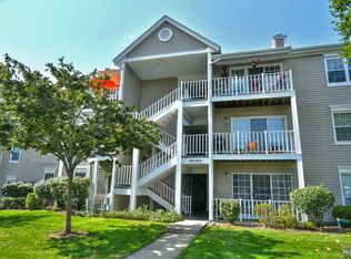 904 Tuliptree Ct, Mahwah, NJ 07430
