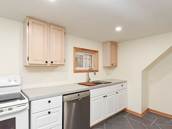 4th image of 2605 W Summerdale Ave #I