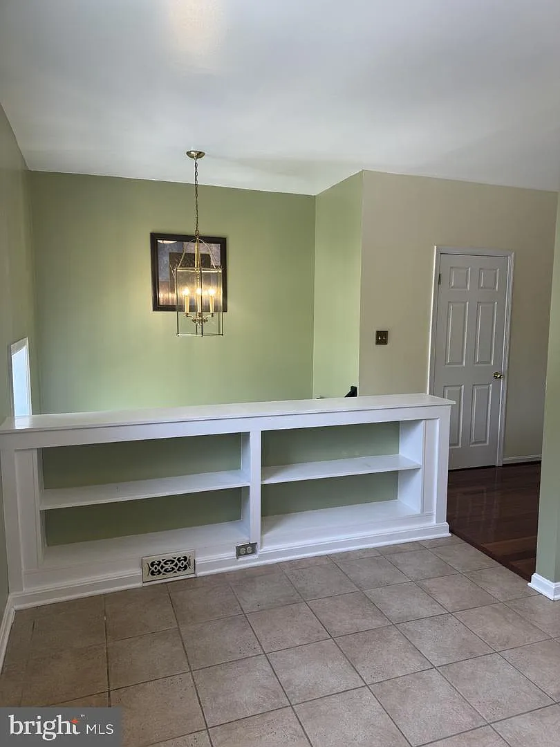 3 bed, 2.5 bath, 2150 sqft, $3,100 — Photo 3