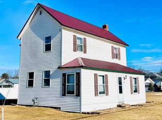 302 E Walnut St, Muscoda, WI 53573