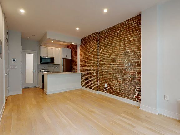 4th image of 216 E 84th St APT 3C