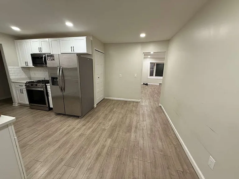 28423 Flanders Ave — Photo 6