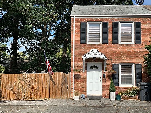 2nd image of 2214 Huntington Ave
