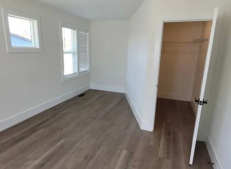424 Park Ave — Photo 6