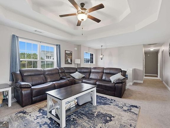 4th image of 8241 Mountain Glen Dr