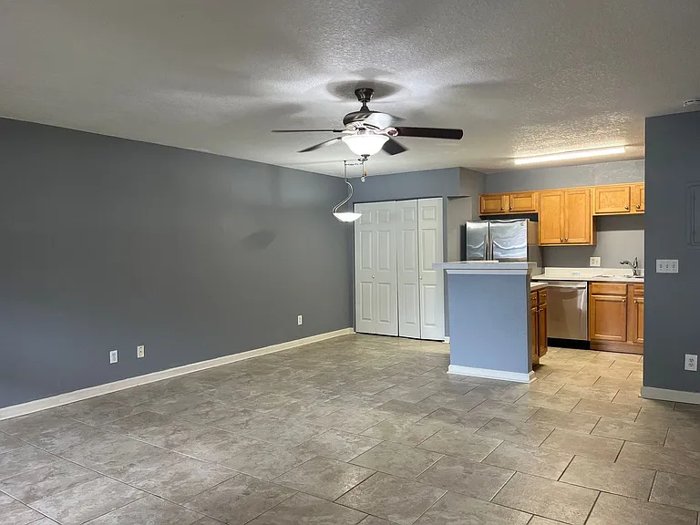 315 Lakepointe Dr #102 — Photo 5