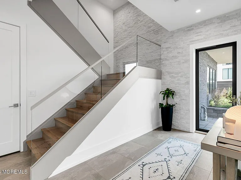 200 Ocean Ave N #5 — Photo 5