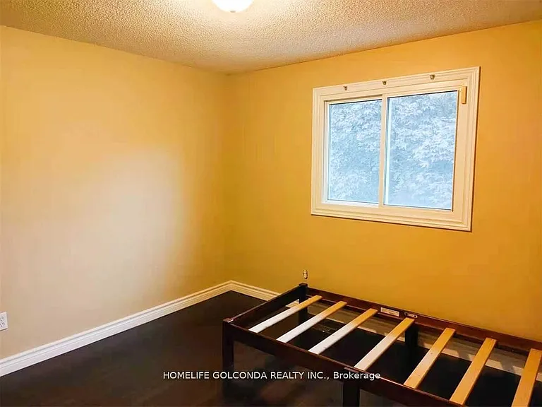 48 Hadden Cres — Photo 11
