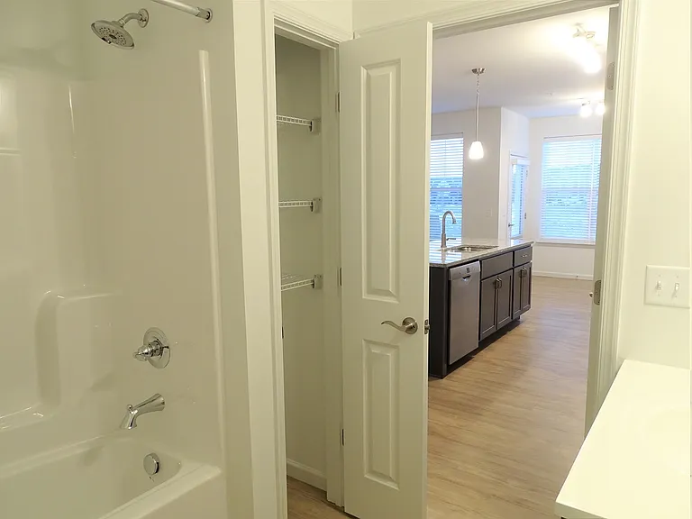 Park West Apartments — Photo 47