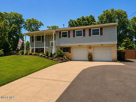 2nd image of 1031 Zircon Drive