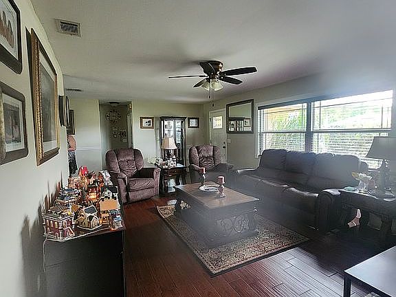 3rd image of 931 Feather Dr
