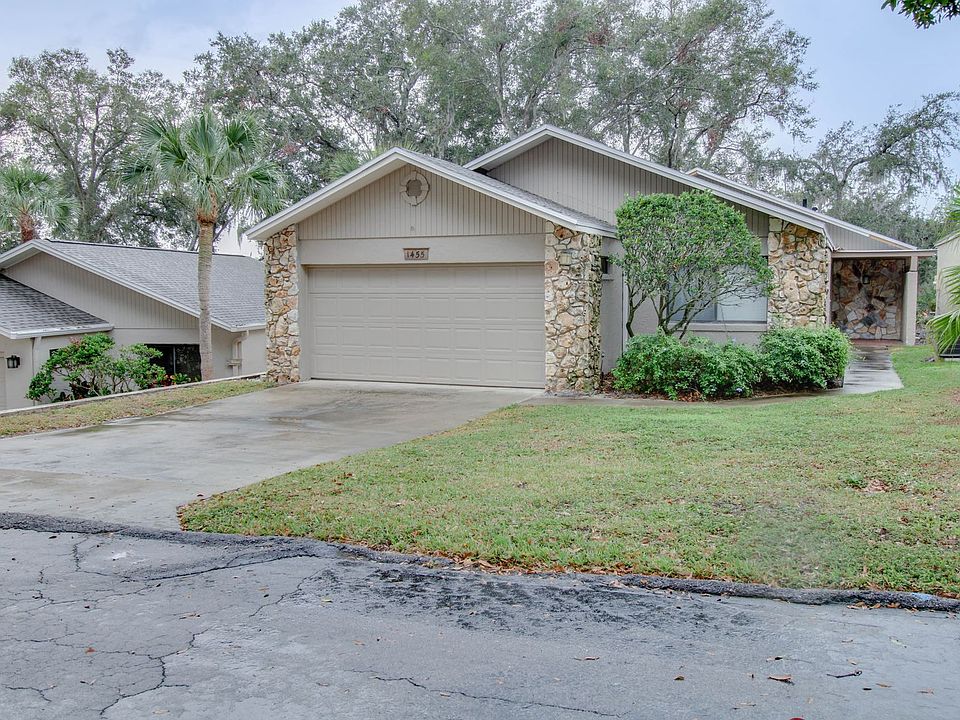 1st image of 1455 Oak Pl
