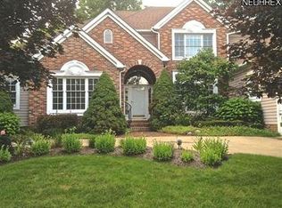 301 Lake Pointe Dr, Akron, OH 44333