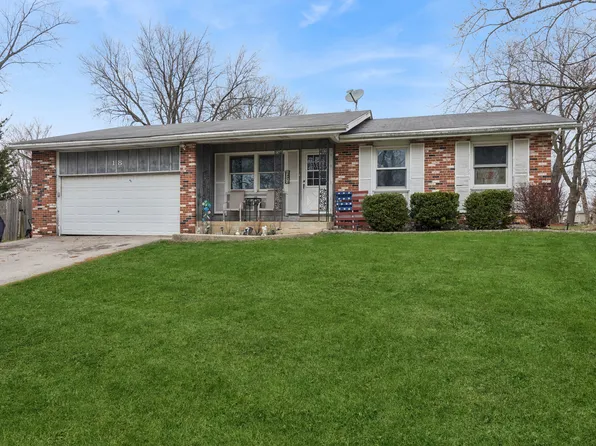 18 McKinley St, Lake In The Hills, IL 60156