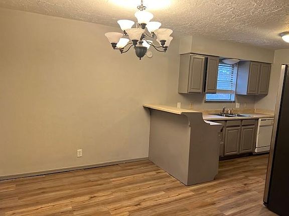 3rd image of 516 W 29th Ave