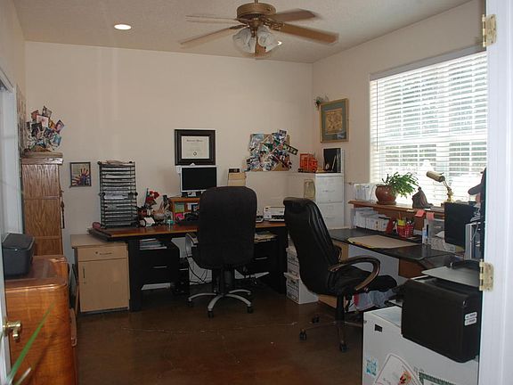 5th image of 590 Barnett Dr