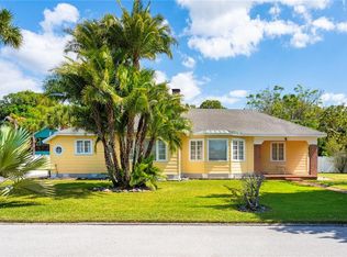 111 Sunset Dr, Nokomis, FL 34275