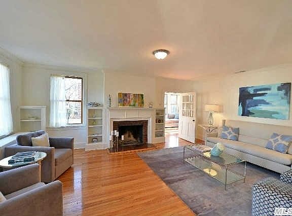 4th image of 311 Ellington Ave E