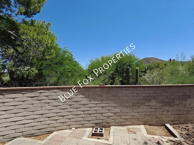 2781 W Calle Carapan — Photo 35