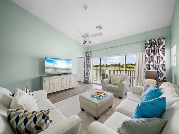 565 Windsor SQ #202, NAPLES, FL 34104