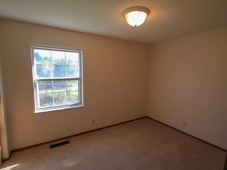 Oglebay Village Apartments — Photo 40