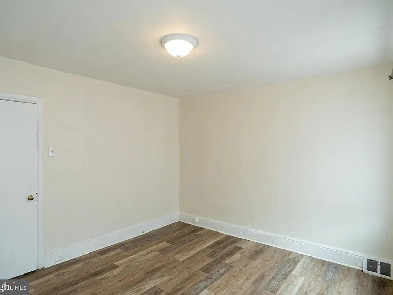 1420 S Hicks St — Photo 8