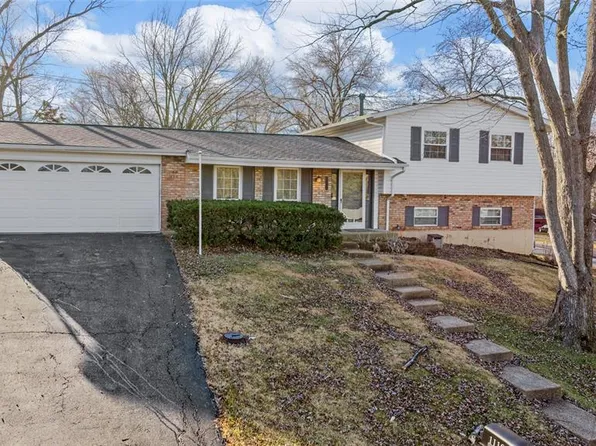 11164 De Malle Dr, Saint Louis, MO 63146